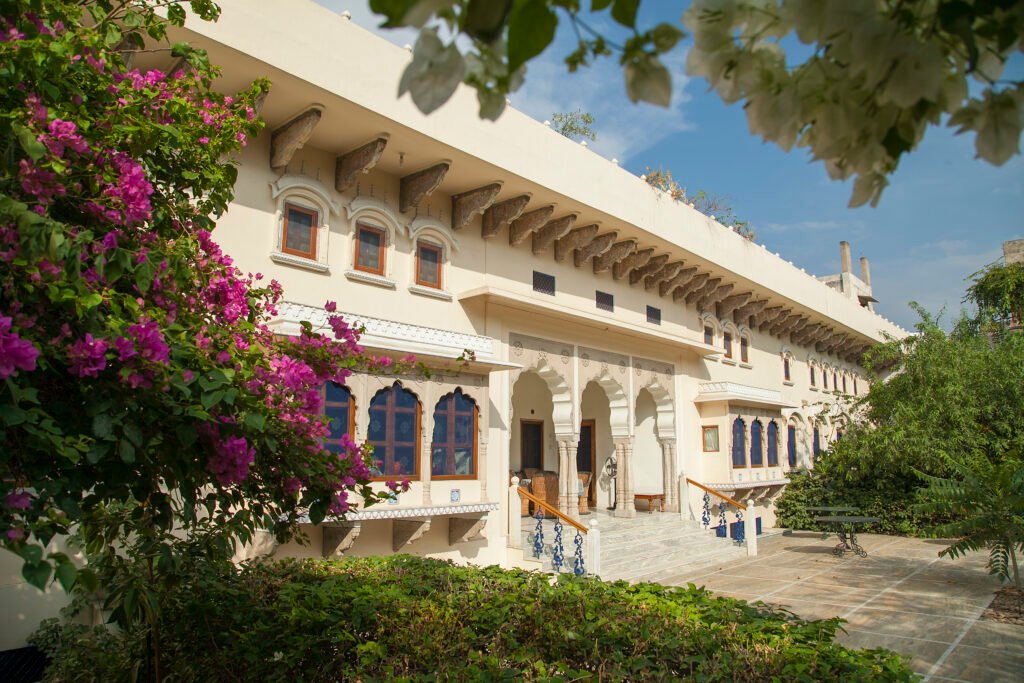 Beyond the Pink Walls: A Look Inside Jaipur’s Top Heritage Haveli 2 Dera Mandawa is a boutique heritage hotel housed in a 19th-century haveli (traditional mansion) in Jaipur, Rajasthan.