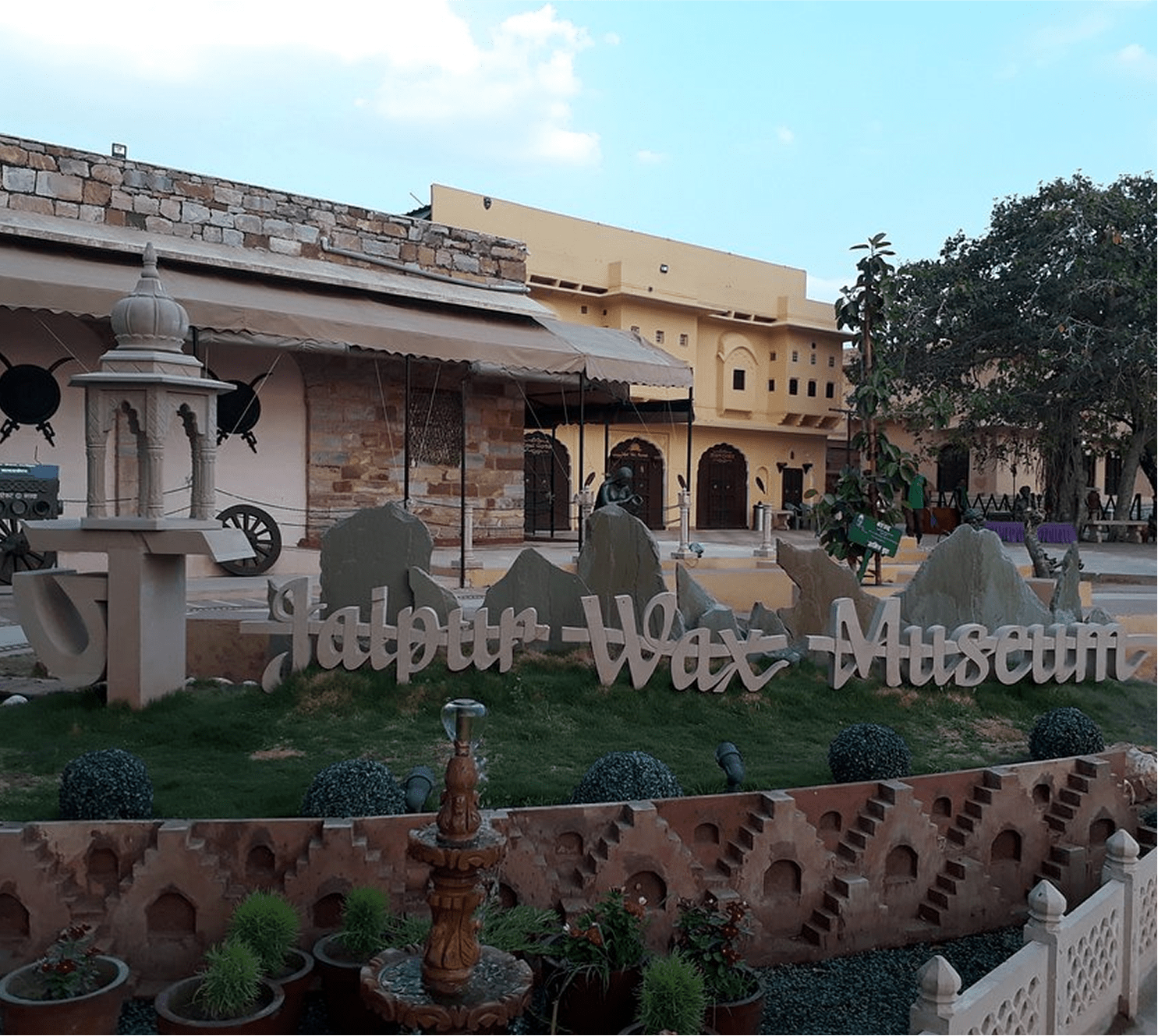 Wax Museum Sheesh Mahal min