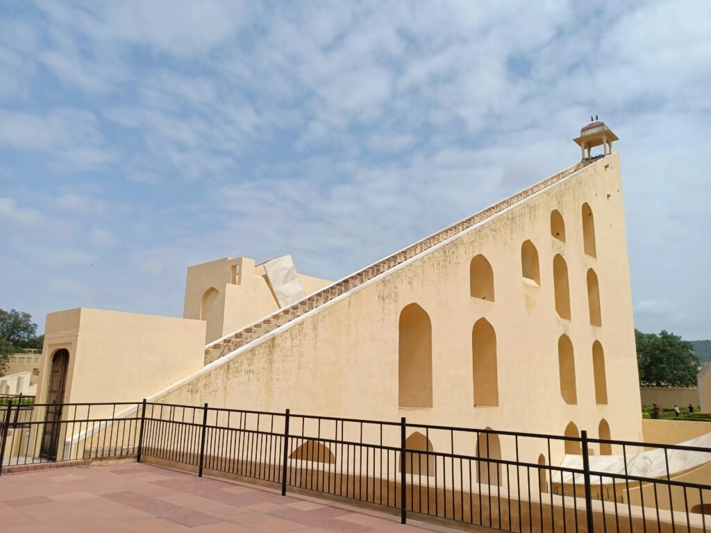 Astronomical Secrets Behind the Instruments at the Jantar Mantar in Jaipur 2 Vrihat Samrat Yantra located within the Jantar Mantar observatory in Jaipur, India | DeraMandawa