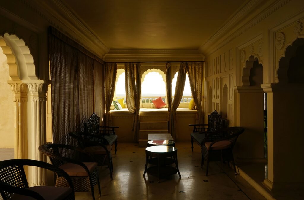 How Haveli Architecture Was Designed for the Jaipur Heat 6 This image shows a traditional Tehkhana (underground cooling room) inside Dera Mandawa, a historic heritage haveli located in Jaipur, Rajasthan.