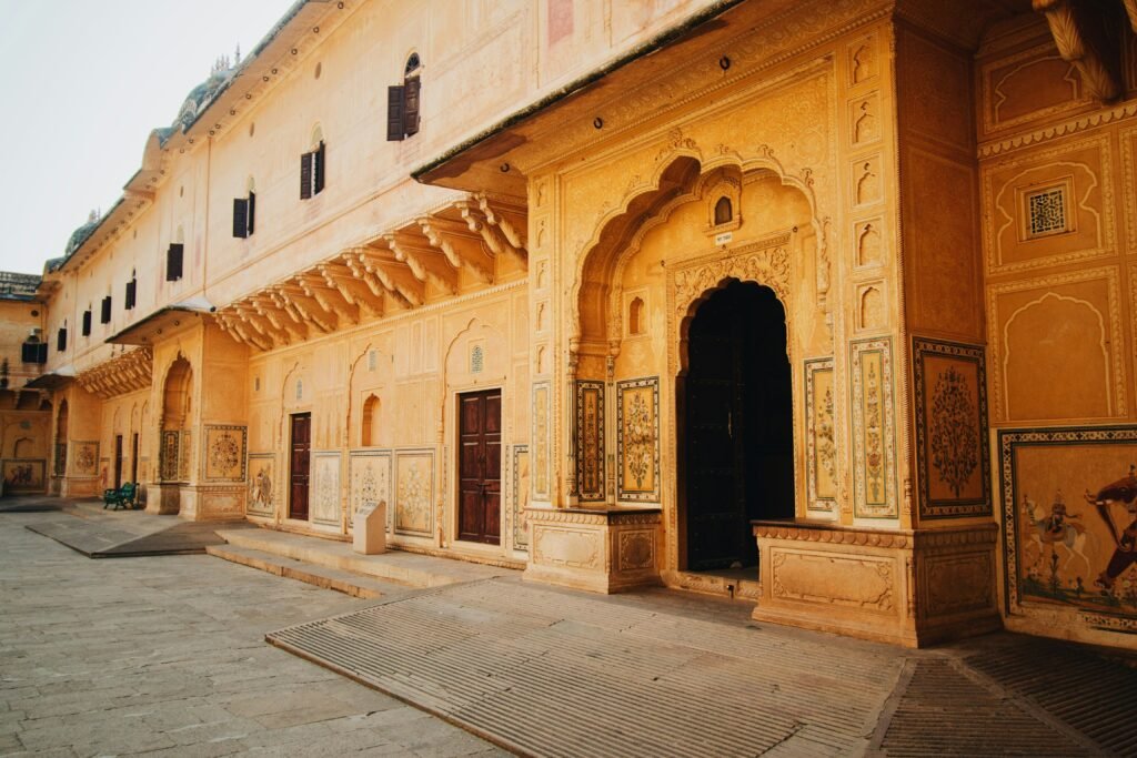 How Haveli Architecture Was Designed for the Jaipur Heat 7 Madhvendra Palace inside the Nahargarh Fort in Jaipur, featuring traditional Rajasthani architectural elements designed to manage the heat