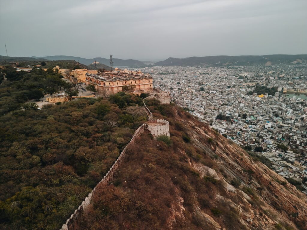 6 Jaipur Viewpoints That Completely Change in the Monsoon 2 Nahargarh Fort, a historic fortress situated on the edge of the Aravalli Hills in Jaipur, India.