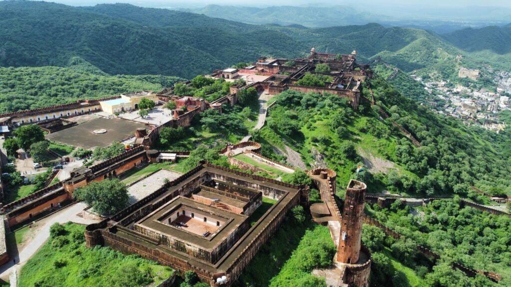 6 Jaipur Viewpoints That Completely Change in the Monsoon 5 Jaigarh Fort, located on the "Hill of Eagles" in Jaipur, India.