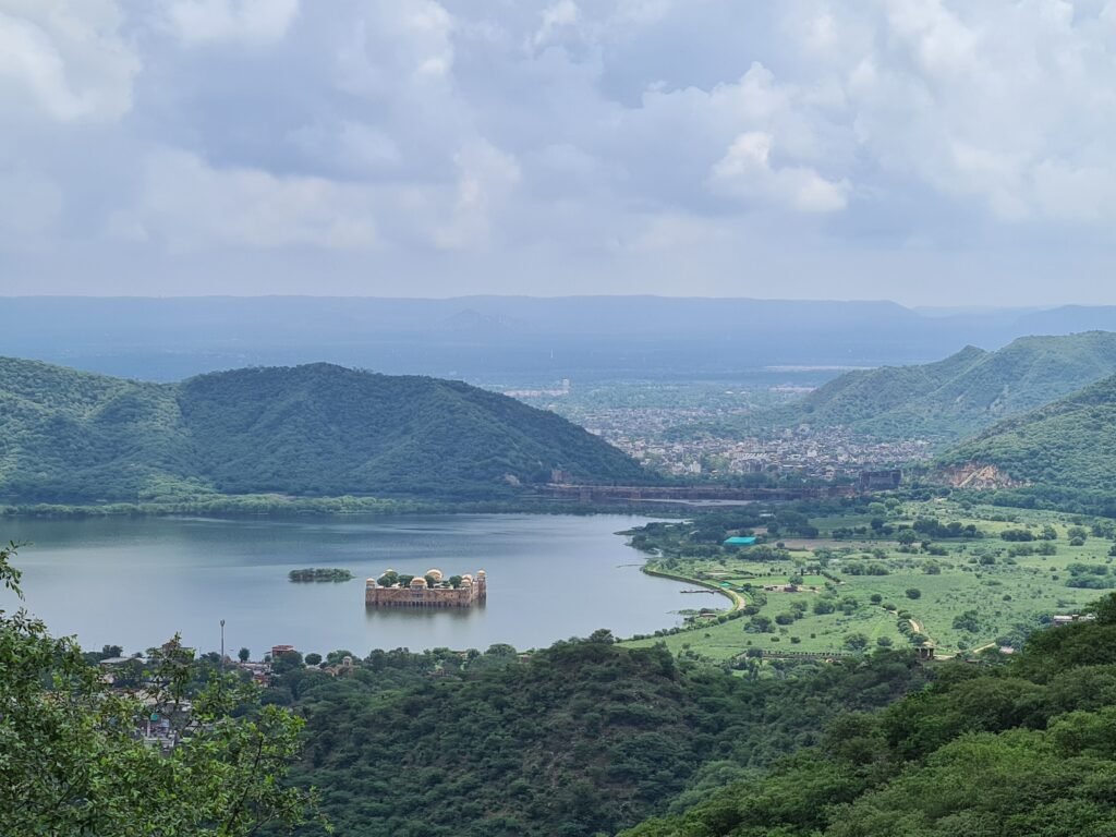 6 Jaipur Viewpoints That Completely Change in the Monsoon 6 Jal Mahal, also known as the "Water Palace," located in the middle of Man Sagar Lake in Jaipur, Rajasthan.