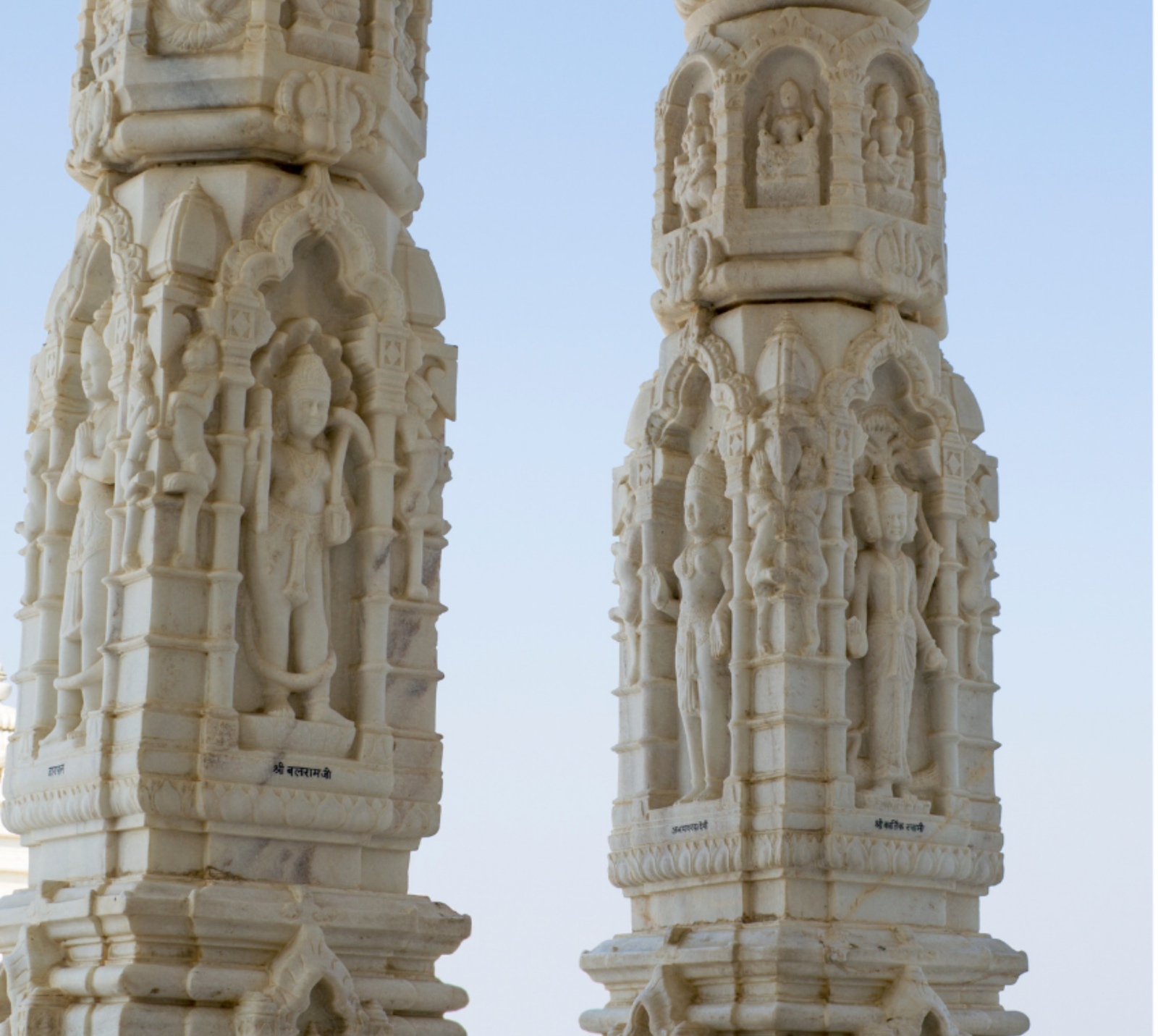 Birla Mandir 6 The image shows intricately carved exterior white marble pillars and sculptural reliefs at the Birla Mandir (Lakshmi Narayan Temple) in Jaipur, Rajasthan, India.