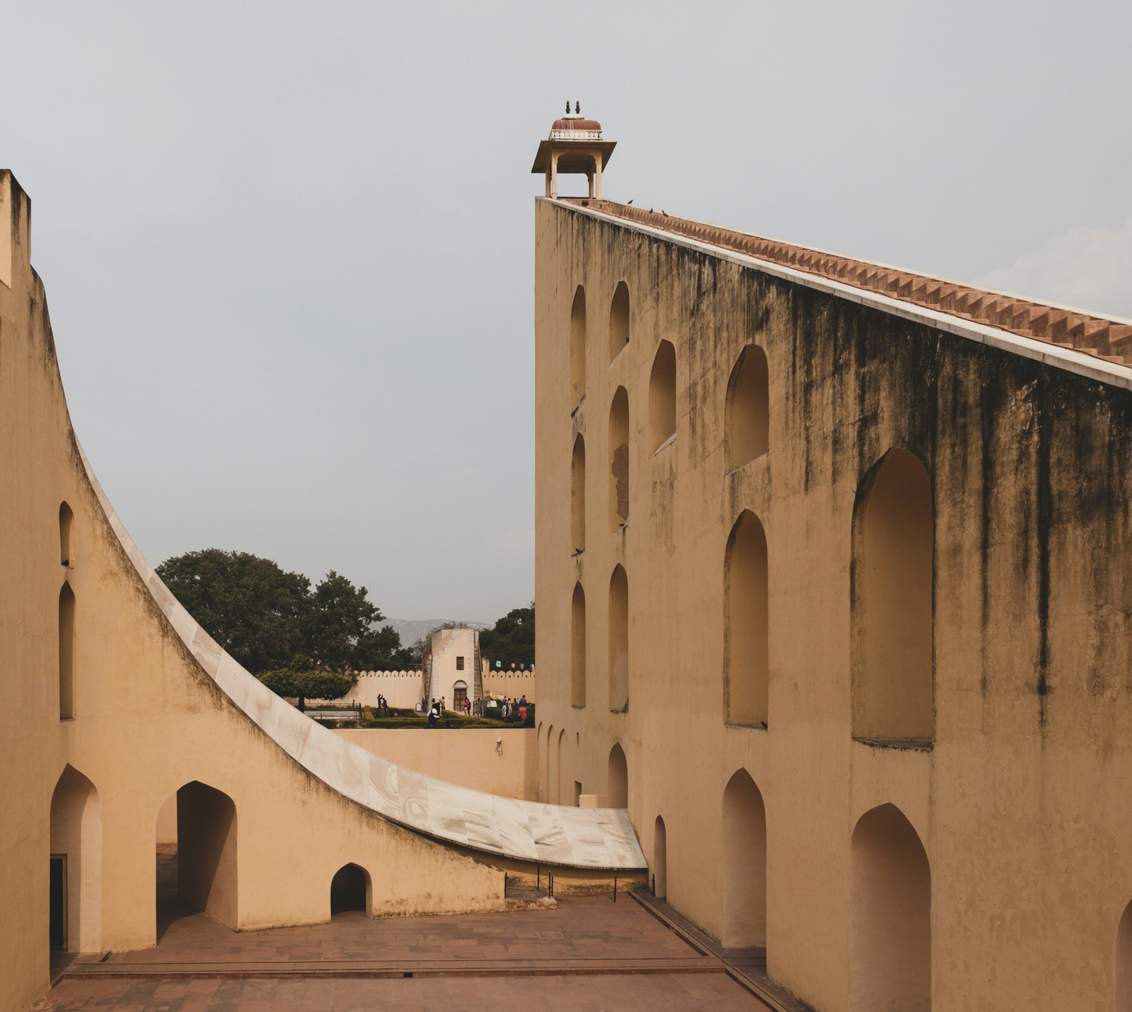 Birla Mandir 14 Vrihat Samrat Yantra at the Jantar Mantar observatory in Jaipur, Rajasthan, India.