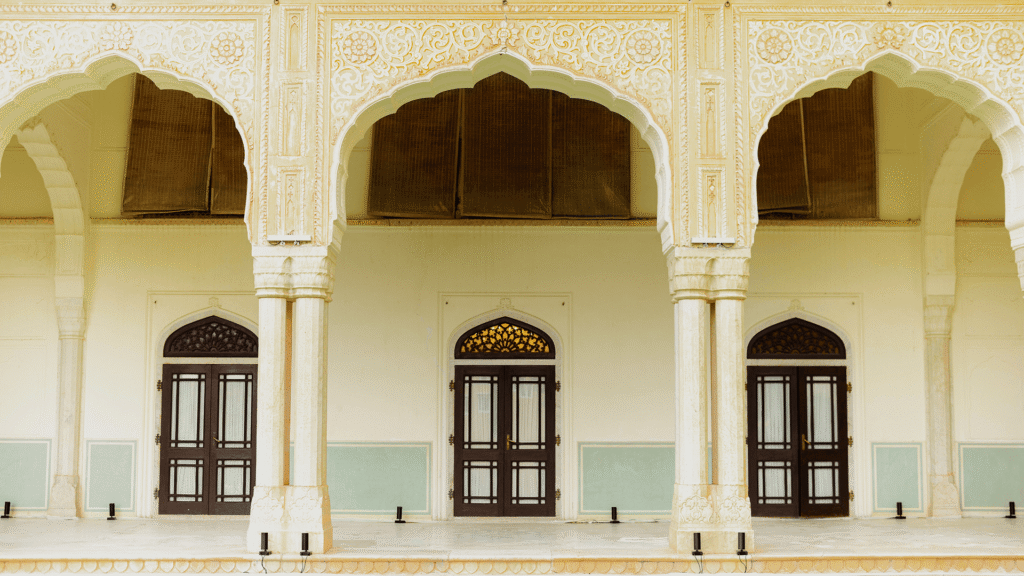 Coming Back to Jaipur, and Liking It More 3 Courtyard of Dera Mandawa, one of the haveli hotels in Jaipur near the offbeat places of the old city